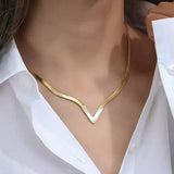 Dainty V Shape Snake Necklace - Pearl